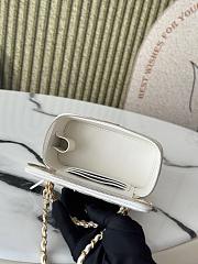 Chanel Vanity Case Bag White Size 16x9.5x8cm - 4