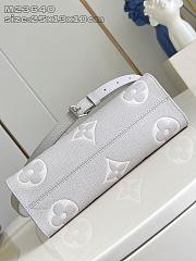 LV Giant Monogram M23640 Size 25x13x10cm - 2