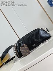 LV Pochette Vibe Circle M14544 Size 25x10x7cm - 1