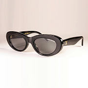 LV Fame Oval Sunglasses - 1