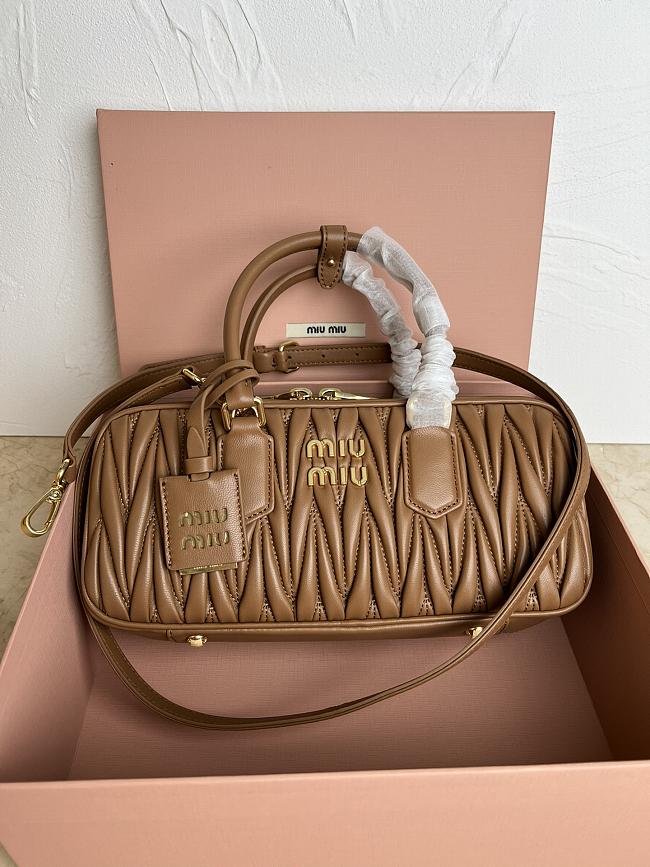 Miu Miu Matelasse Beige Pattern 5BB148 Size 27x12x9cm - 1