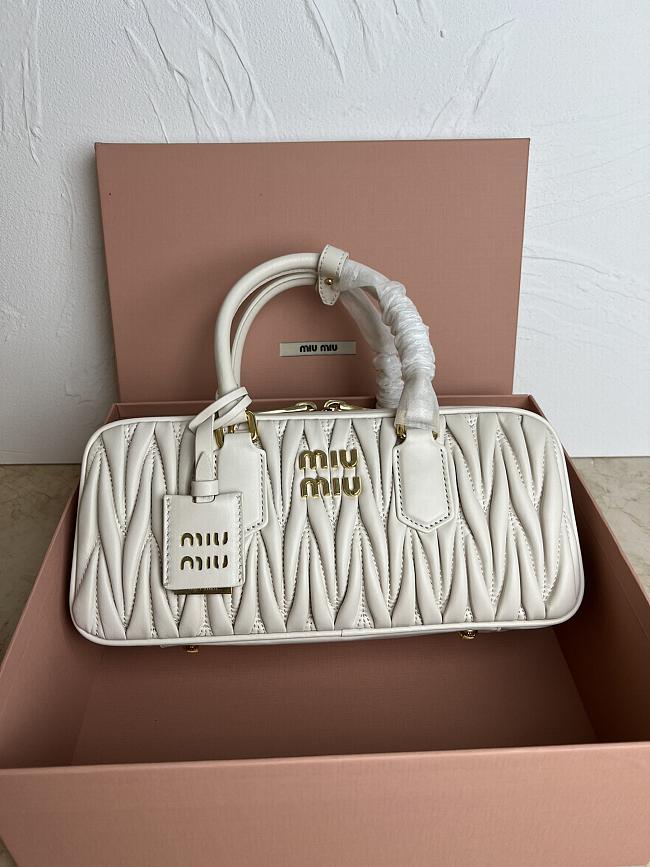 Miu Miu Matelasse White Pattern 5BB148 Size 27x12x9cm - 1