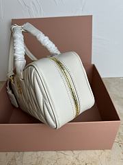 Miu Miu Matelasse White Pattern 5BB148 Size 27x12x9cm - 6