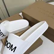 Burberry White Rubber Kingdom Motif Pool Slides - 6