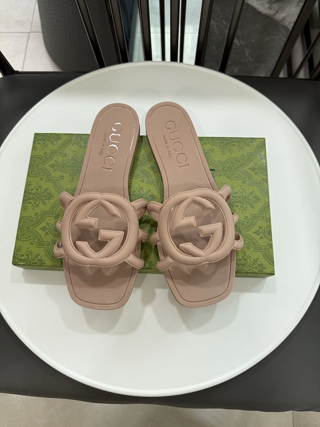 Gucci Interlocking G Slide Sandal Beige - 1