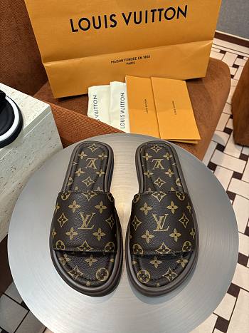 LV Monogram Pattern Sandals Brown 02