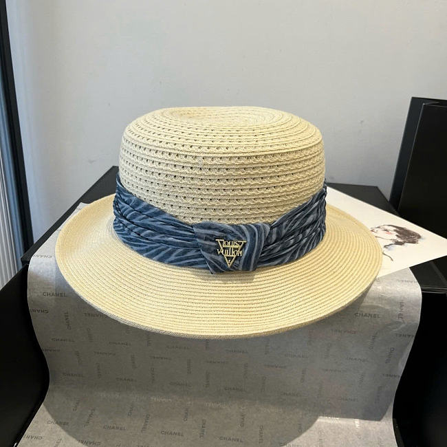 Louis Vuitton Gold and New Straw Hat LV8531 - 1