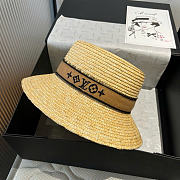 Louis Vuitton Gold and New Straw Hat LV8532 - 4