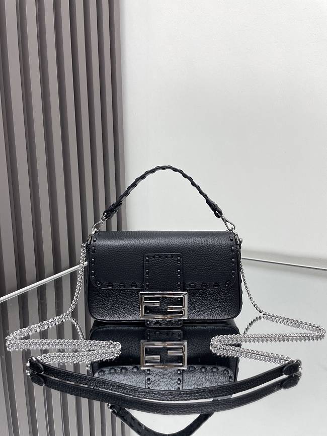 Fendi Baguette Mini Cuoio Romano Black 20x5x13cm - 1