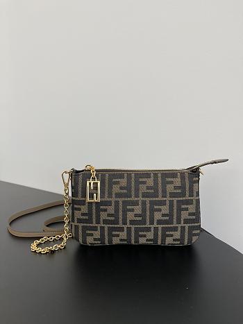 Fendi Cartera Baguette Marrón Size 20x3x13cm