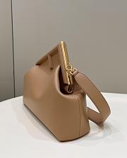 Fendi Pre-Owned First Clutch Brown Bag Size 23x10x18cm - 5