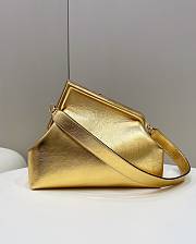 Fendi Pre-Owned First Clutch Gold Bag Size 23x10x18cm - 2