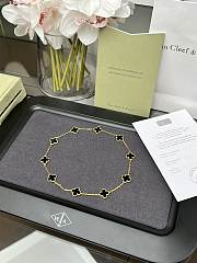 Van Cleef & Arpels 10 Flower Black Agate Necklace - 2