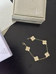 Van Cleef & Arpels Classic 4 Leaf Clover Bracelet Gold  - 2
