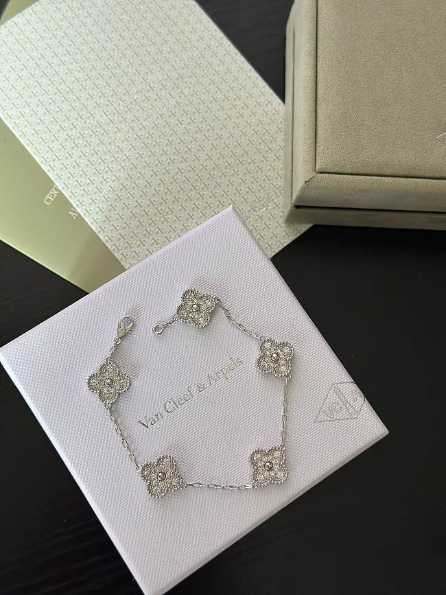 Van Cleef & Arpels Classic 4 Leaf Clover Bracelet Silver - 1