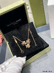 Van Cleef & Arpels 3 Flower Clover Necklace 03 - 1