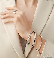 Van Cleef & Arpels Perlée Sweet Clovers Bracelet 02 - 4