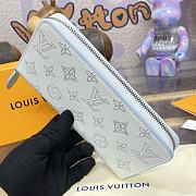 LV Wallet 61869 Size 20x19x2cm - 3