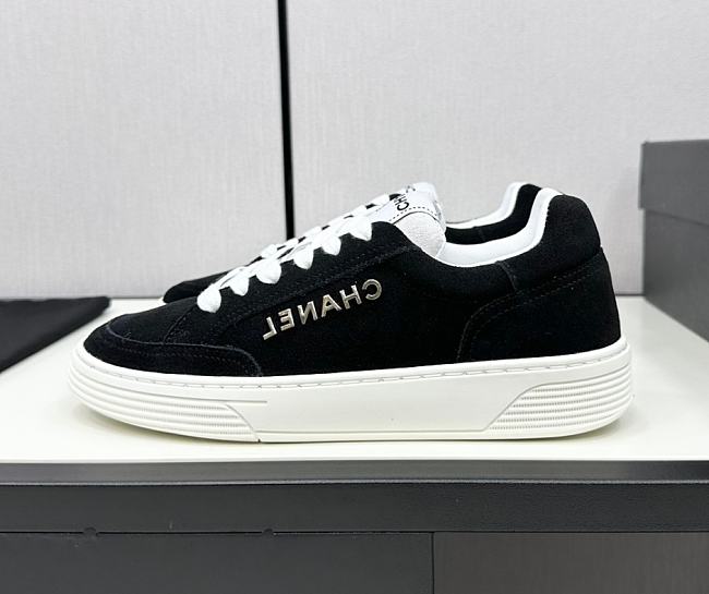 Chanel Black White Leather Low Top Sneakers - 1