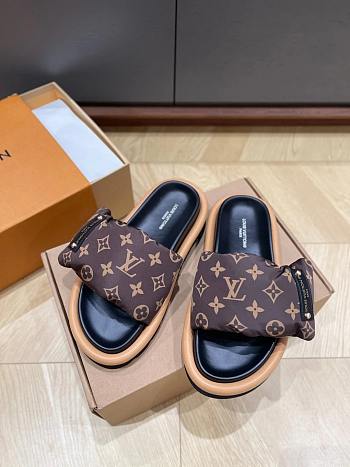 LV Pool Pillow Flat Comfort Mule 1AAEBX 