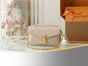 LV Pochette Métis East West Creme Bag Size 21x13x6CM - 5
