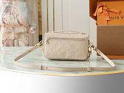 LV Pochette Métis East West Creme Bag Size 21x13x6CM - 4