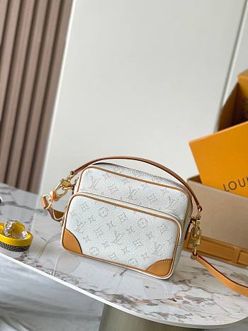 LV Nil White Size 25x17x11CM