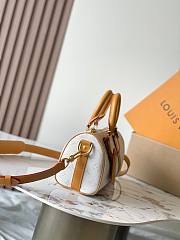 LV Keepall Bandoulière 25 White Size 25x15x11CM - 5