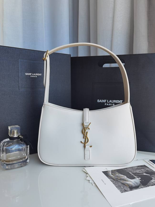 Saint Laurent Le5 À 7 White Hobo Bag Size 23x16x6cm - 1
