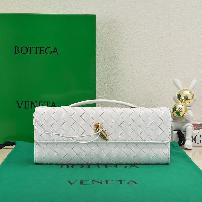 Bottega Veneta White Clutch Size 31x13x3cm - 1