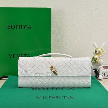 Bottega Veneta White Clutch Size 31x13x3cm