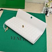 Bottega Veneta White Clutch Size 31x13x3cm - 6