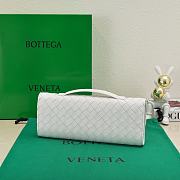 Bottega Veneta White Clutch Size 31x13x3cm - 4