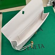 Bottega Veneta White Clutch Size 31x13x3cm - 5
