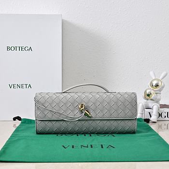 Bottega Veneta Grey Clutch Size 31x13x3cm