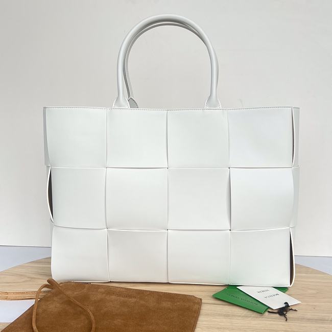 Bottega Veneta Arco Tote White Bag Size 33x44x12cm - 1