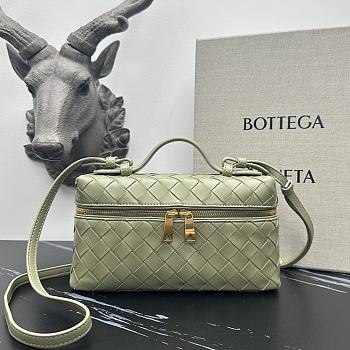 Bottega Veneta Bang Bang Vanity Case Pistachio Size 22×12.5×5cm