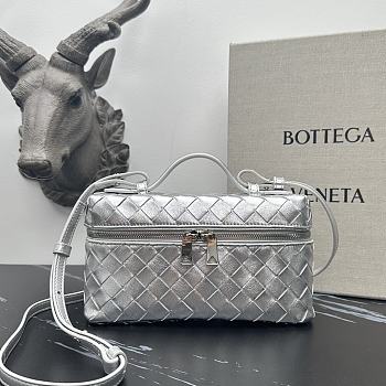 Bottega Veneta Bang Bang Vanity Case Silver Size 22×12.5×5cm