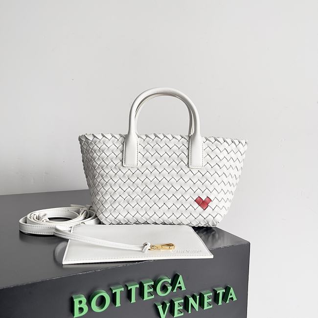 Bottega Veneta Cabat White Heart Bag Size 22x7x16CM - 1