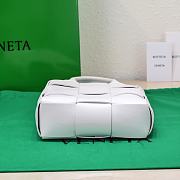 Bottega Veneta Cassette Tote White Bag Size 22x16x5cm - 6