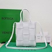 Bottega Veneta Cassette Tote White Bag Size 22x16x5cm - 1