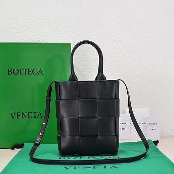 Bottega Veneta Cassette Tote Black Bag Size 22x16x5cm