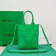 Bottega Veneta Cassette Tote Green Bag Size 22x16x5cm - 1