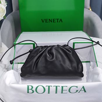 Bottega Veneta Cavatelli Clutch Black Size 23x13x8cm