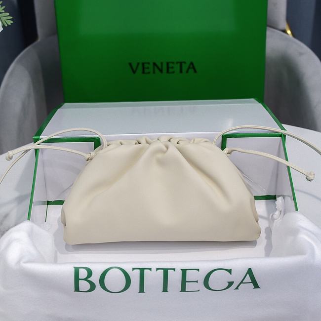 Bottega Veneta Cavatelli Clutch White Size 23x13x8cm - 1