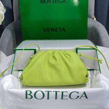 Bottega Veneta Cavatelli Clutch Lime Green Size 23x13x8cm