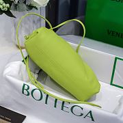 Bottega Veneta Cavatelli Clutch Lime Green Size 23x13x8cm - 6