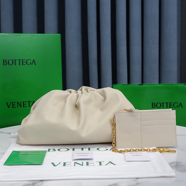 Bottega Veneta Chain Pouch White Size 38x20x8.5cm - 1