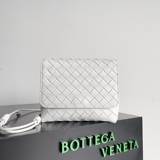 Bottega Veneta Crossbody White Bag Size 19x16x6CM - 1