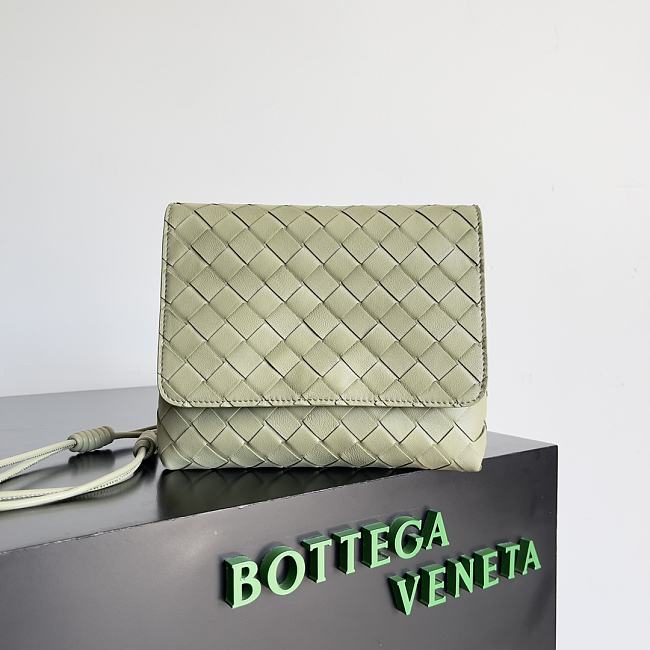Bottega Veneta Crossbody Andiamo Bag Size 19x16x6CM - 1